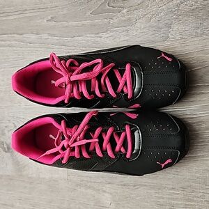 Like new Puma Tazon 6 running shoes
